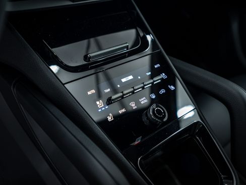 Certified 2025 Porsche Cayenne image 16