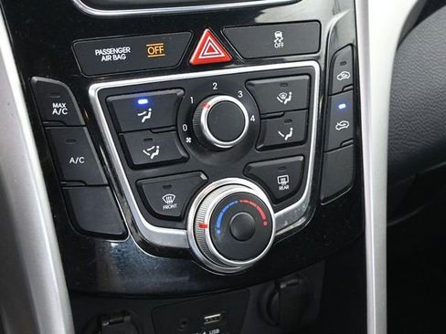 Used 2017 Hyundai Elantra GT image 23