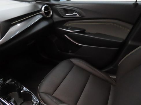 Used 2025 Chevrolet Trax ACTIV w/ Sunroof Package FWD image 19