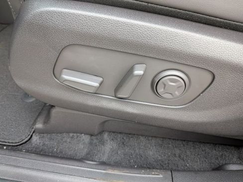 New 2027 Kia Carnival EX FWD image 23