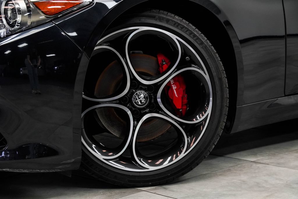 Used 2023 Alfa Romeo Giulia Veloce RWD image 5