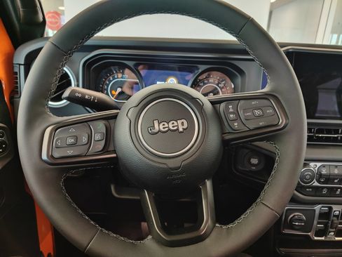 Used 2025 Jeep Gladiator Sport AWD/4WD image 15