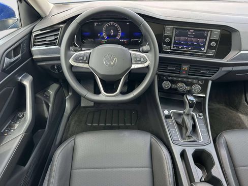 Certified 2023 Volkswagen Jetta SE w/ Panoramic Sunroof Package FWD image 16