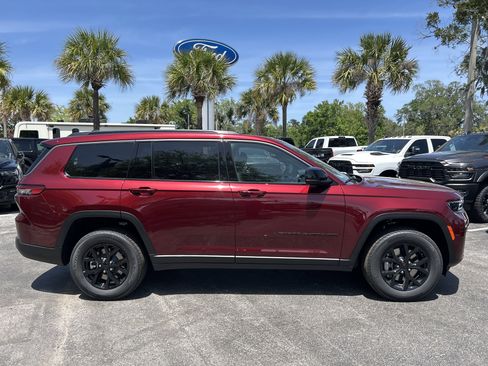 New 2026 Jeep Grand Cherokee L 2WD image 8