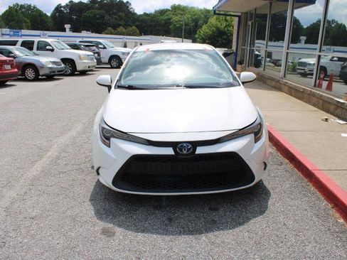 Used 2022 Toyota Corolla LE FWD image 2