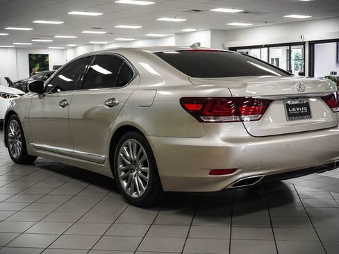 Used 2017 Lexus LS 460 w/ Comfort Package RWD image 8