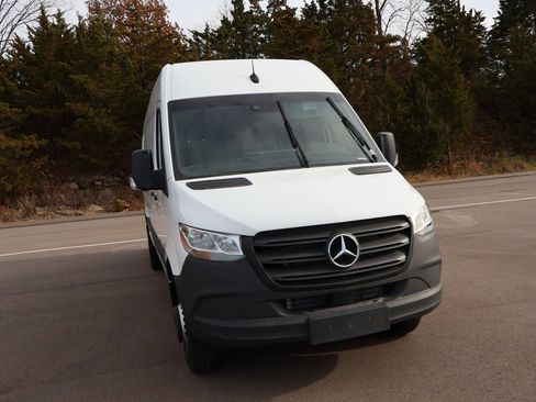 Used 2024 Mercedes-Benz Sprinter 3500 image 4