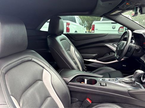 Used 2019 Chevrolet Camaro LT RWD image 10