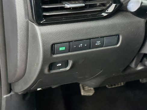 Used 2025 Nissan Sentra SV image 17