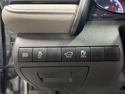 Used 2024 Toyota Camry SE image 19