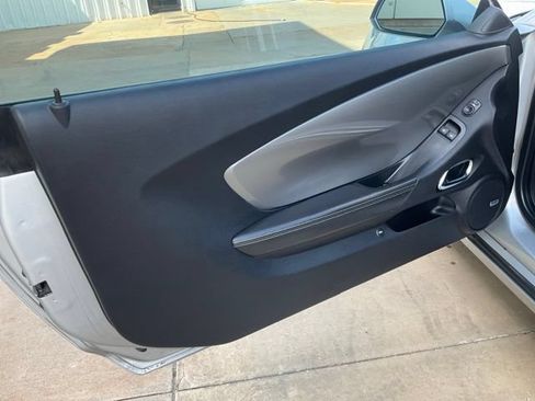 Used 2011 Chevrolet Camaro LT RWD image 4