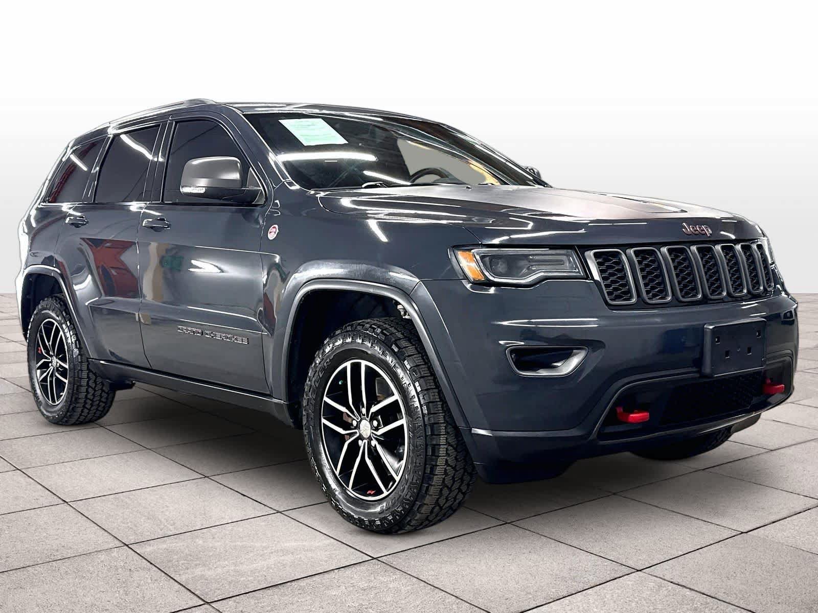 Used 2018 Jeep Grand Cherokee Trailhawk w/ Trailhawk Luxury Group AWD/4WD image 2
