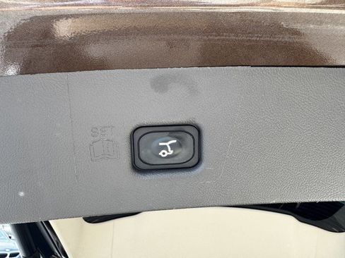 Used 2022 Lincoln Nautilus FWD w/ Premium Package image 16