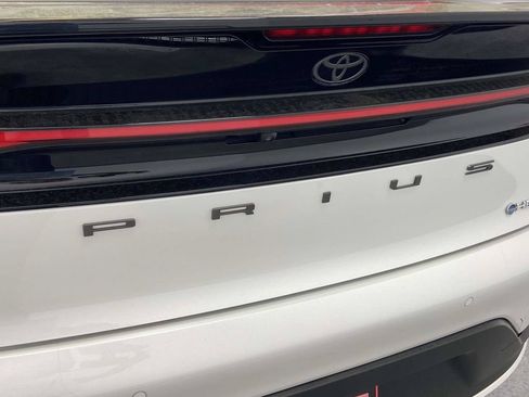 Used 2025 Toyota Prius LE FWD image 10