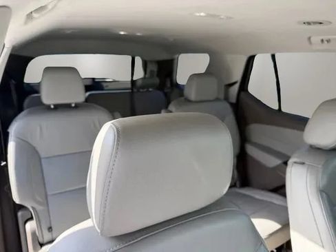 Used 2019 Chevrolet Traverse LT w/ LT Premium Package FWD image 14