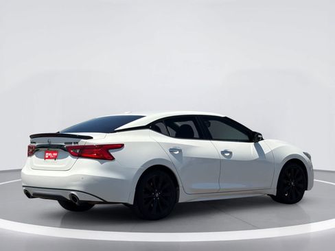 Used 2018 Nissan Maxima SR w/ Midnight Edition FWD image 4
