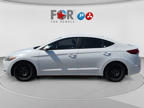 Used 2017 Hyundai Elantra SE FWD image 2