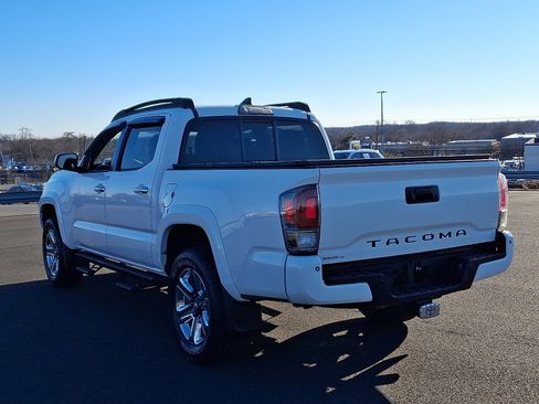 Used 2016 Toyota Tacoma Limited image 4