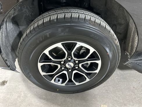 Used 2024 Ford Expedition Max XLT image 22