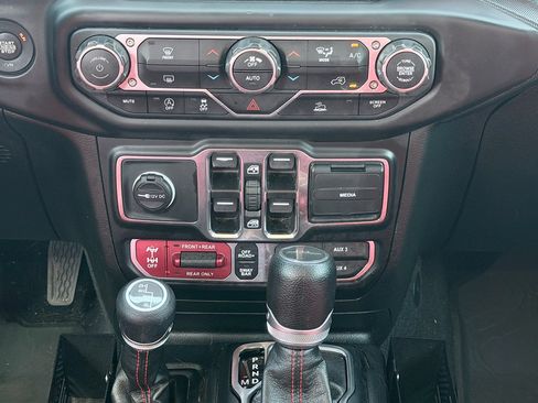 Used 2023 Jeep Gladiator Rubicon w/ Trailer Tow Package AWD/4WD image 19