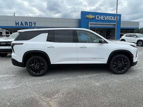 New 2026 Chevrolet Traverse LT w/ Midnight/Sport Edition image 2