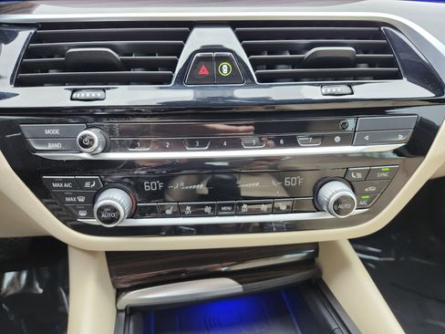 Used 2022 BMW 530i xDrive w/ Convenience Package image 34