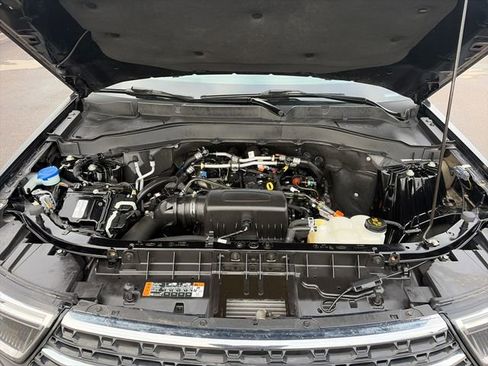 Used 2023 Ford Explorer XLT AWD/4WD image 50