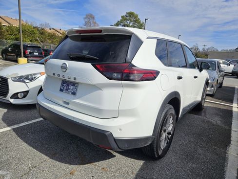 Used 2024 Nissan Rogue S image 8