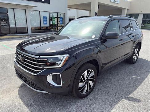 Certified 2025 Volkswagen Atlas SE FWD image 2