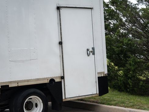 Used 2018 Ford E-450 and Econoline 450 Super Duty w/ Power Windows & Locks Group RWD image 10