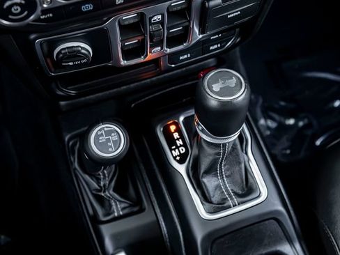 Used 2021 Jeep Wrangler Unlimited Sahara w/ Cold Weather Group AWD/4WD image 41