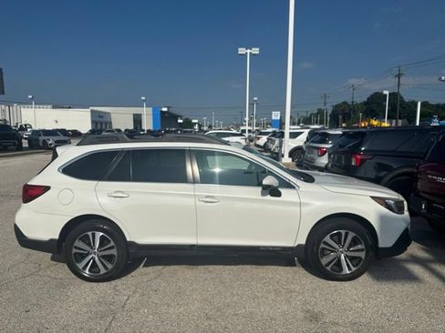 Used 2019 Subaru Outback 2.5i Limited AWD/4WD image 6