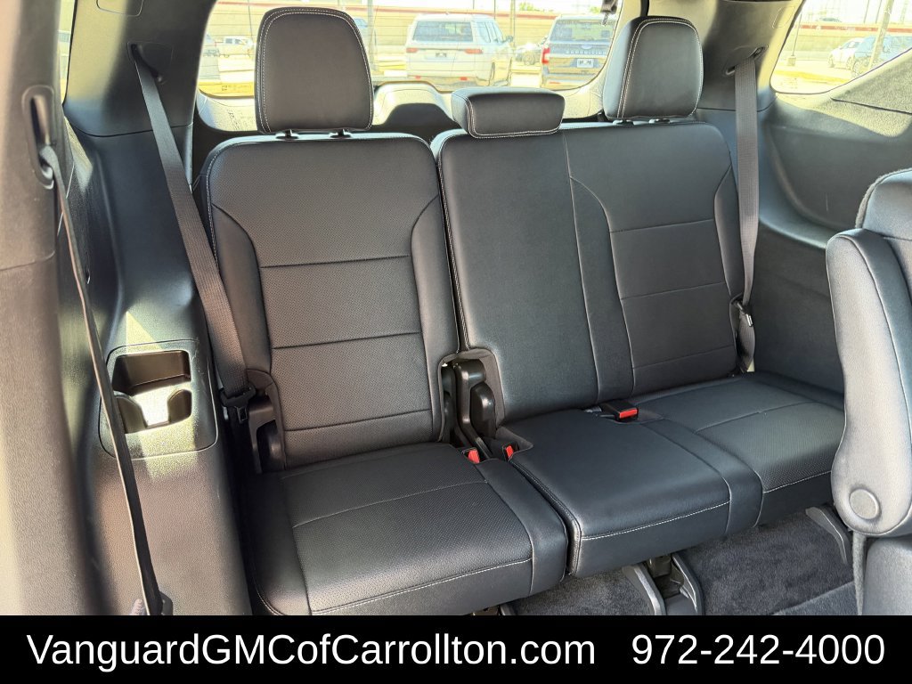 Used 2025 Chevrolet Traverse LT FWD image 32