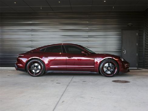 Certified 2022 Porsche Taycan Turbo image 8