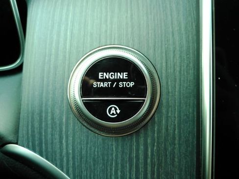 Used 2025 Mercedes-Benz GLC 300 image 42