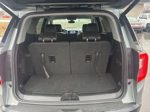 Used 2023 GMC Acadia SLT image 12