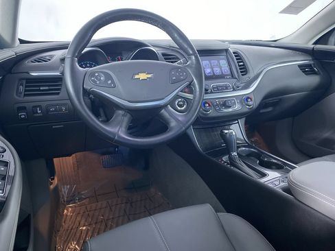 Used 2018 Chevrolet Impala LT w/ LT Convenience Package FWD image 2