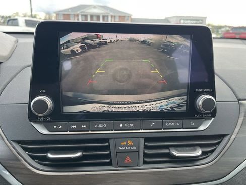 Used 2024 Nissan Altima 2.5 SV image 17