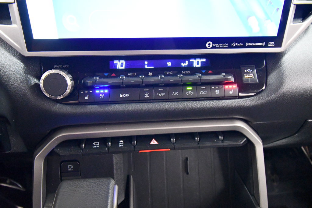 Used 2024 Toyota Tundra Limited AWD/4WD image 26