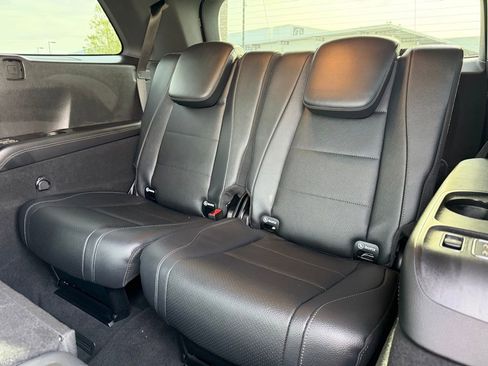 Used 2025 Mercedes-Benz GLS 450 4MATIC image 33