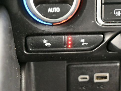 Used 2024 Chevrolet Suburban LT image 30