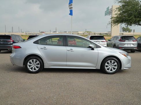 Used 2023 Toyota Corolla LE FWD image 4