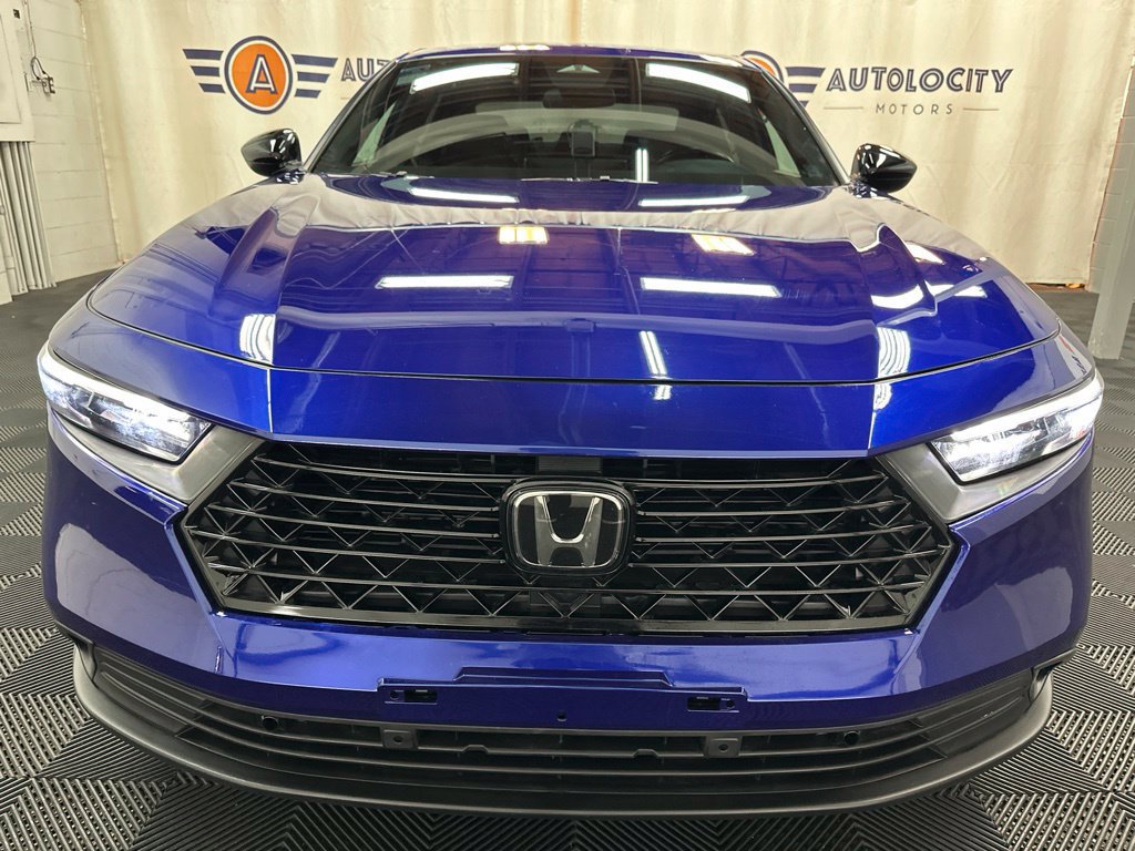 Used 2025 Honda Accord Sport image 3
