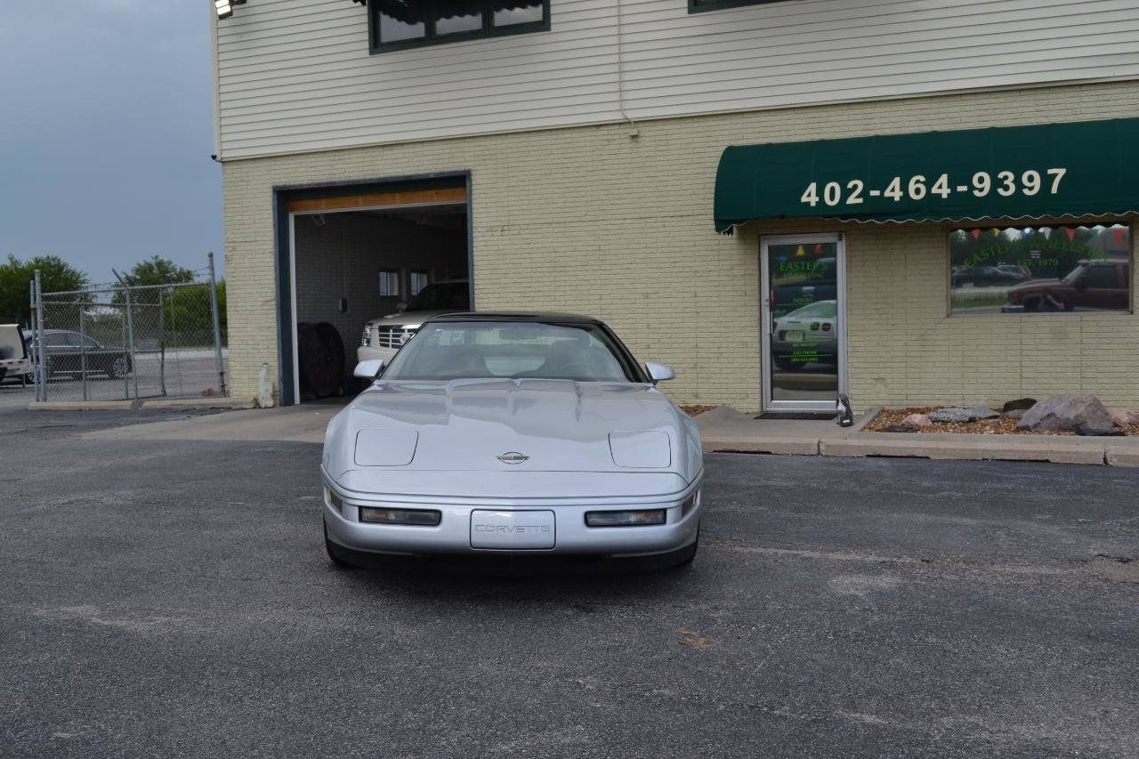 Used 1996 Chevrolet Corvette Coupe RWD image 2