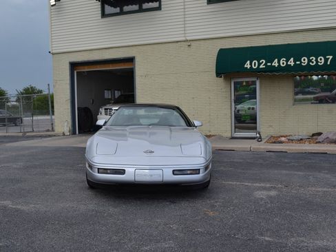 Used 1996 Chevrolet Corvette Coupe RWD image 2