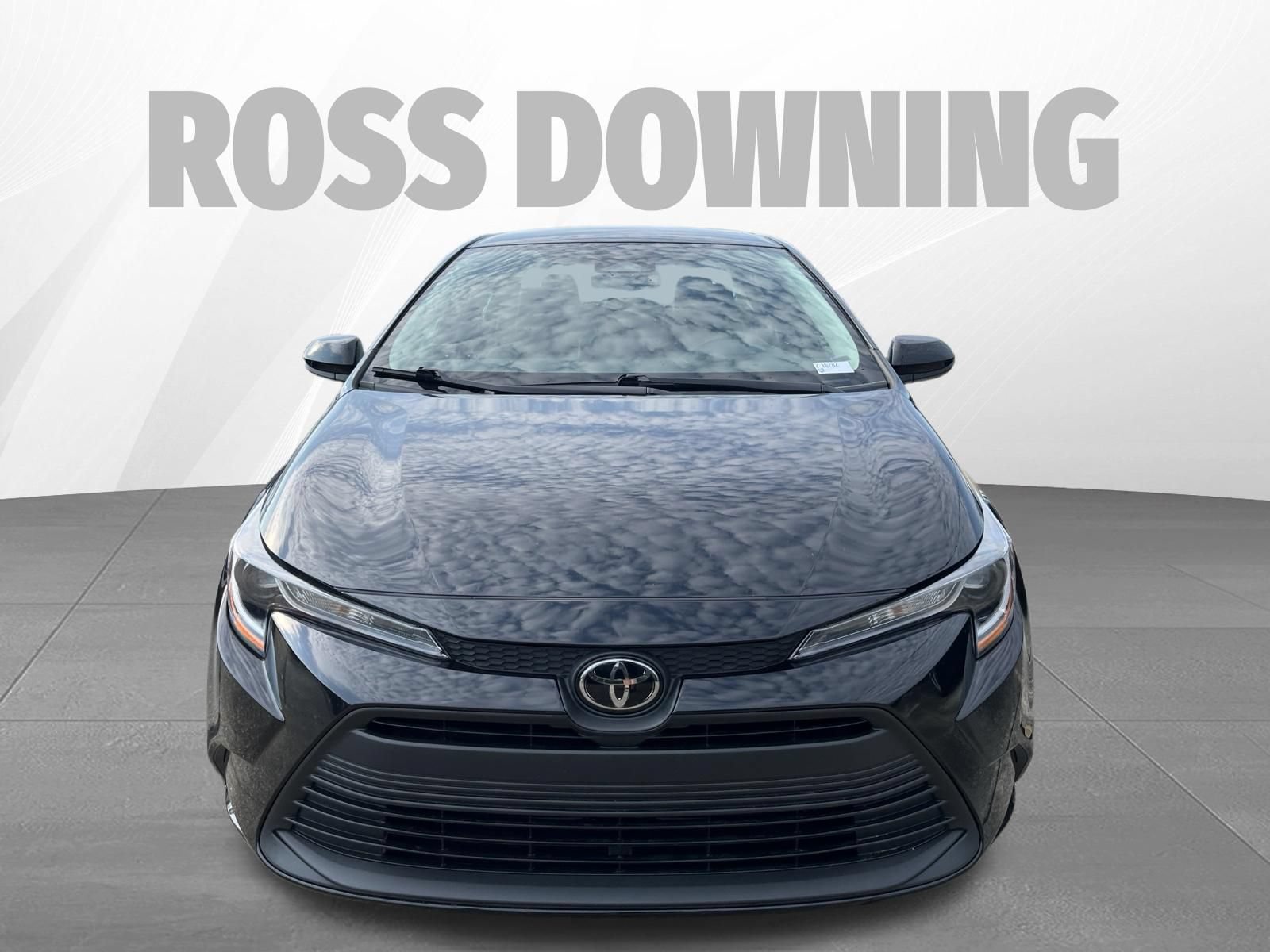 Used 2024 Toyota Corolla LE FWD image 2
