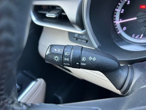 Used 2023 Toyota Highlander XLE AWD/4WD image 24