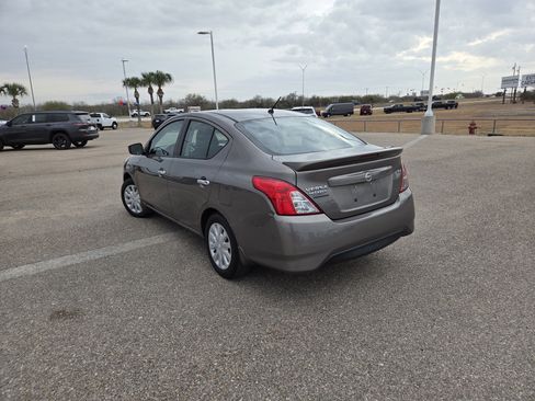 Used 2017 Nissan Versa SV image 5