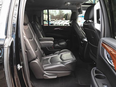 Used 2016 Cadillac Escalade ESV Premium image 34
