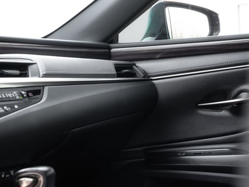 Used 2019 Lexus ES 350 Ultra Luxury image 15